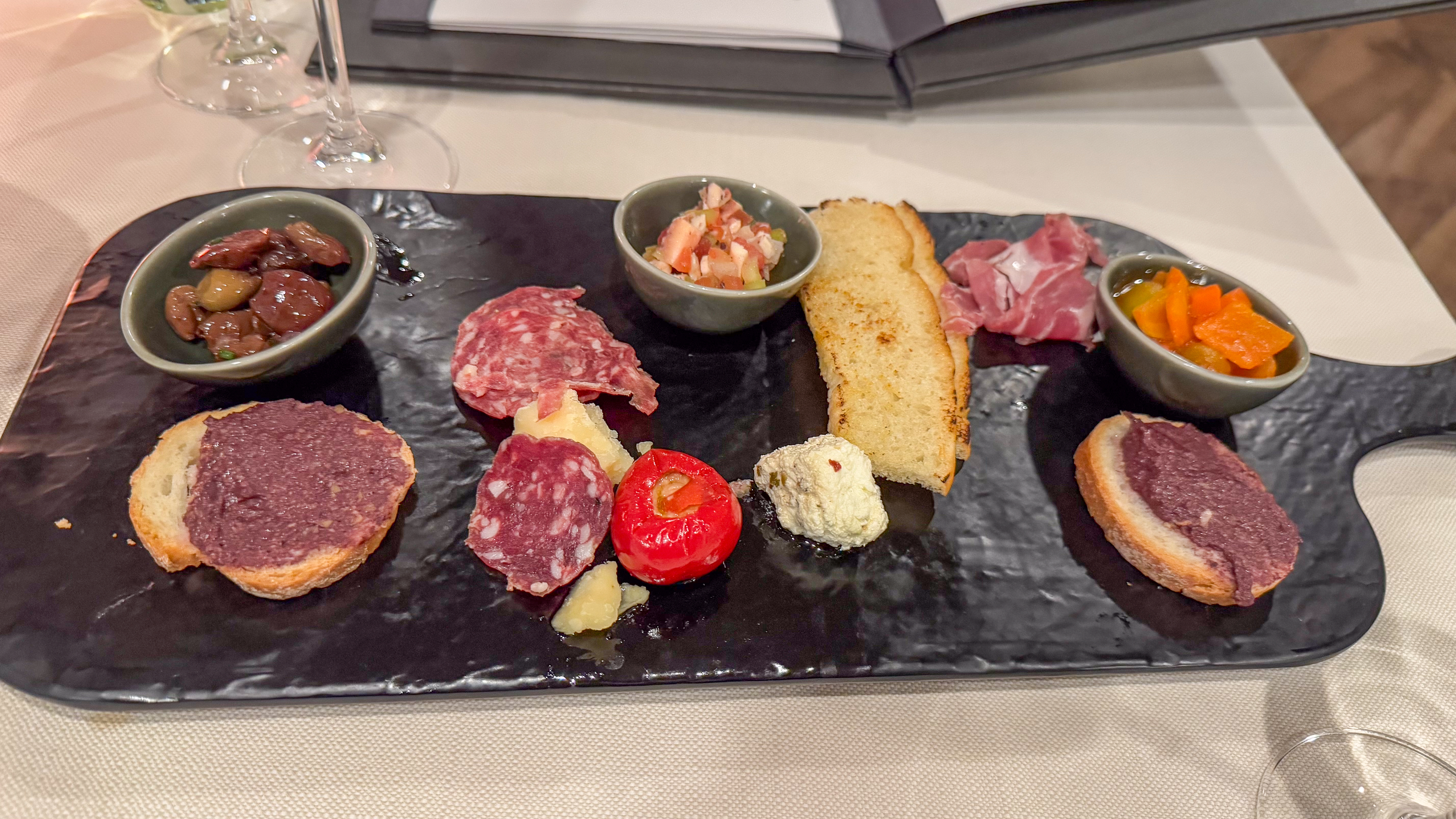 Silver Shadow - Antipasti i den italienska restaurangen